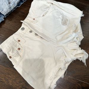 Levi’s 501 ivory shorts